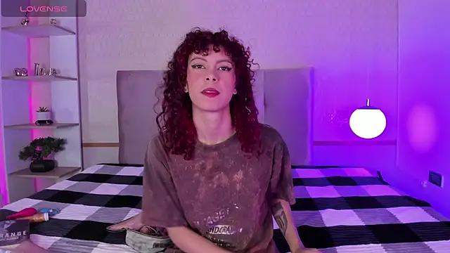 AliceMadnes online show from 12.21.25