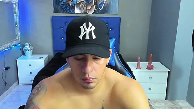 Snapshot of TeylorTompson chatting on 11.07.25 TeylorTompson online show from 11.07.25