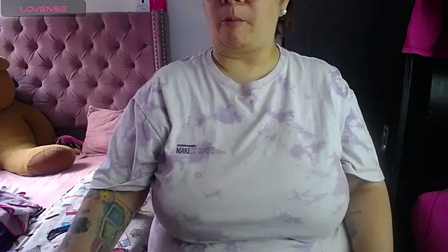 Snapshot of kattybbwbigboobs_ chatting on 05.11.26 kattybbwbigboobs online show from 05.11.26