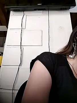 Snapshot of Chechi_miau chatting on 11.14.25 Chechi miau online show from 11.14.25