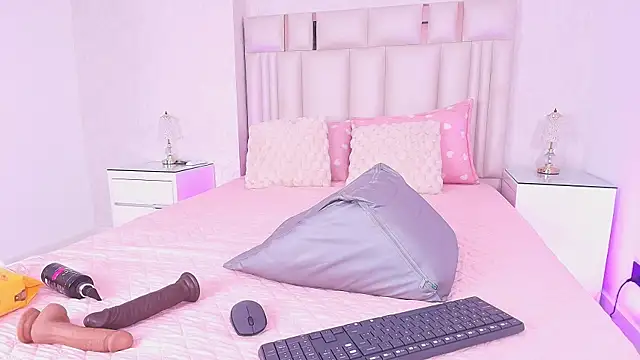 Snapshot of alanarose18 chatting on 06.19.26 alanarose18 online show from 06.19.26