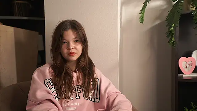 SandiBrucz online show from 11.08.25