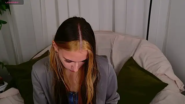 AriaBe11 online show from 11.29.25