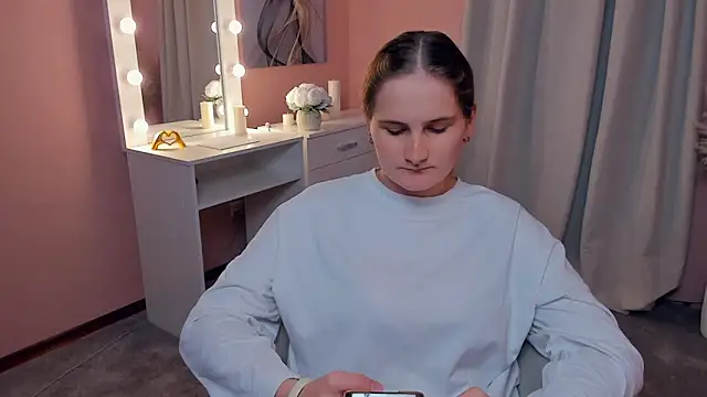 Snapshot of TorriBreckel chatting on 11.09.25 TorriBreckel online show from 11.09.25