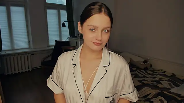 Snapshot of RosseLavish chatting on 11.30.25 RosseLavish online show from 11.30.25