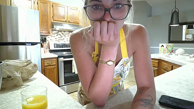 Snapshot of RosieCheeks_ chatting on 06.16.26 RosieCheeks online show from 06.16.26
