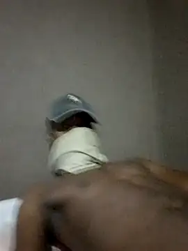 Snapshot of pleasureguy09 chatting on 11.08.25 pleasureguy09 online show from 11.08.25