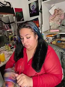 Snapshot of BiigMAMA_2025 chatting on 12.16.25 BiigMAMA 2025 online show from 12.16.25