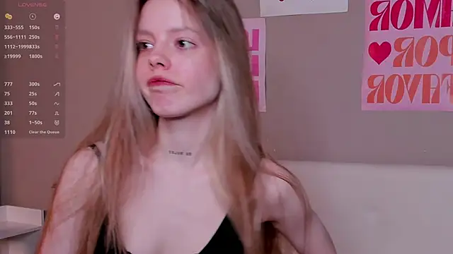 Snapshot of TiffinyMergist chatting on 11.23.25 TiffinyMergist online show from 11.23.25