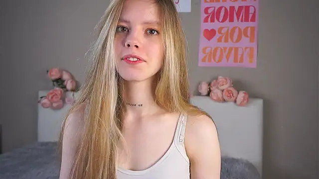 Snapshot of TiffinyMergist chatting on 11.26.25 TiffinyMergist online show from 11.26.25