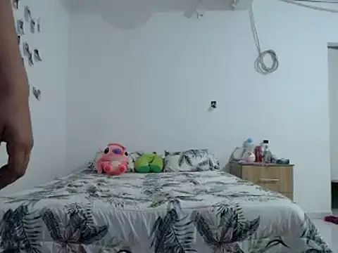 bellasarah2001 online show from 11.19.25