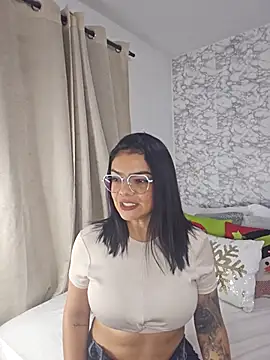 sofiaalarson online show from 12.03.25