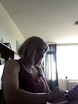 Snapshot of simone_xdressing chatting on 09.26.25 simone xdressing online show from 09.26.25