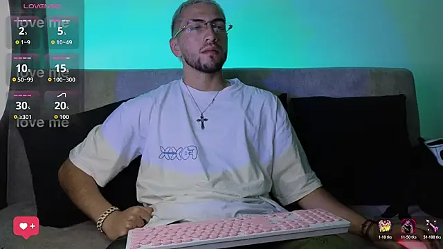 Snapshot of AresMassimoX chatting on 07.25.26 AresMassimoX online show from 07.25.26
