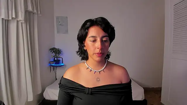 VictoriaAmelie online show from 11.22.25