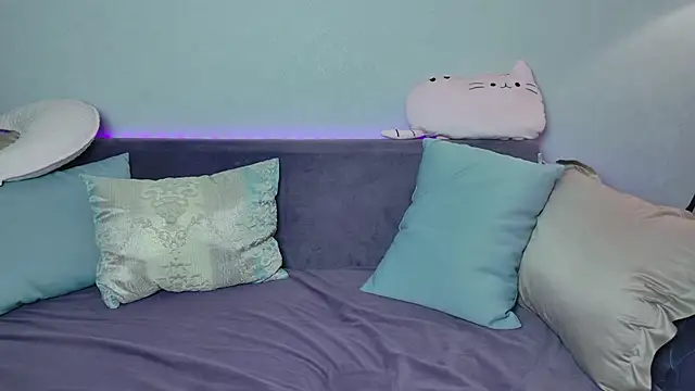 Snapshot of ur_shy_bambi chatting on 11.12.25 ur shy bambi online show from 11.12.25