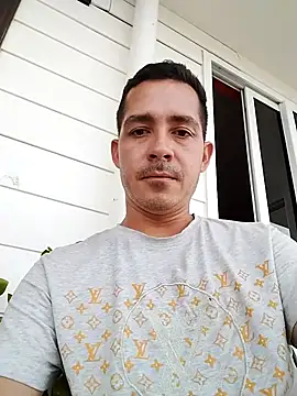 Snapshot of Damian-liam chatting on 11.16.25 Damian-liam online show from 11.16.25