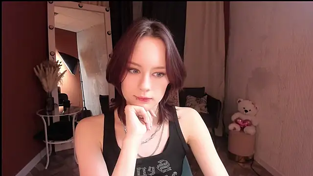 Annie Way online show from 12.03.25