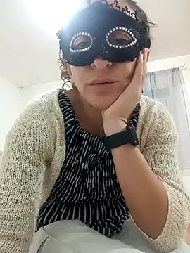 Snapshot of Giorgia13 chatting on 11.20.25 Giorgia13 online show from 11.20.25