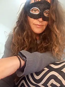 Snapshot of Giorgia13 chatting on 11.23.25 Giorgia13 online show from 11.23.25