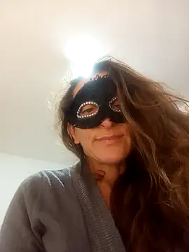 Snapshot of Giorgia13 chatting on 11.28.25 Giorgia13 online show from 11.28.25