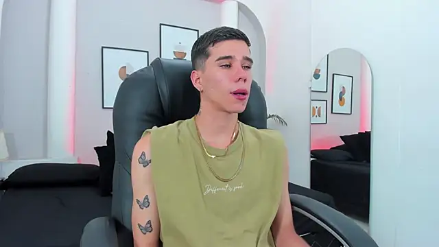 Gabo white1 online show from 12.02.25