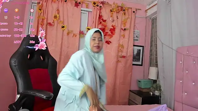 NaylaAbadi online show from 12.20.25