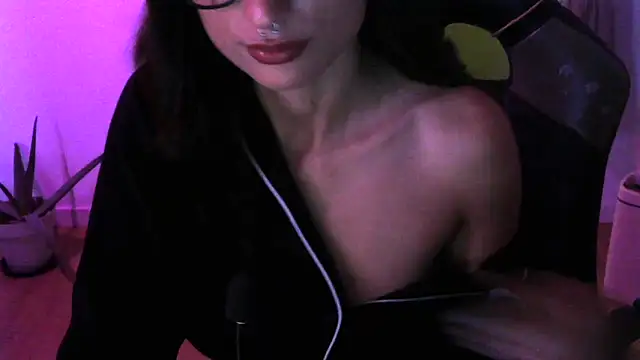 LucyGrayX online show from 11.10.25