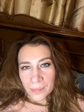 Snapshot of Amirana_hot chatting on 11.13.25 Amirana hot online show from 11.13.25