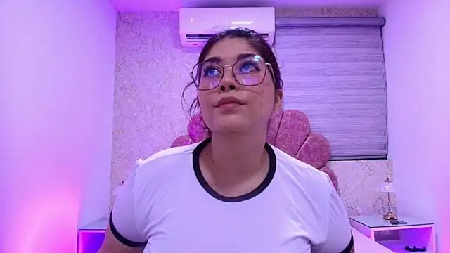 mia fontana  online show from 12.03.25