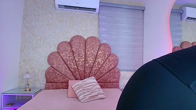 mia fontana  online show from 01.07.26