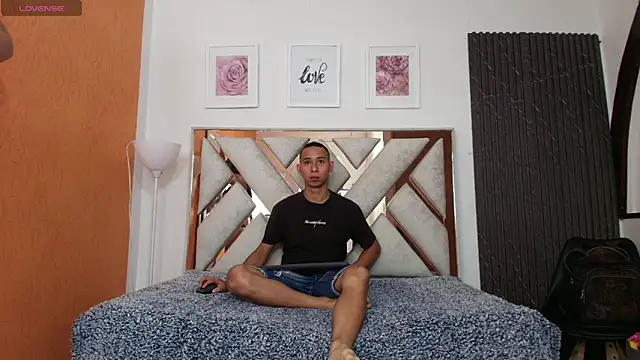 Antonella And Thiago online show from 11.14.25