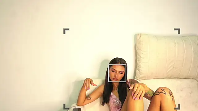 Snapshot of scarlethsaenz_ chatting on 11.12.25 scarlethsaenz online show from 11.12.25