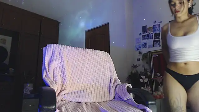 Mia Tylorr online show from 11.13.25