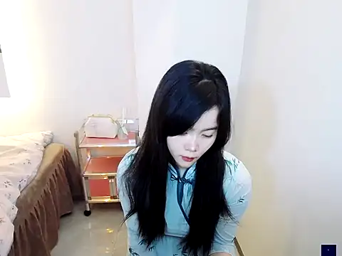 Snapshot of Shaurk chatting on 11.26.25 Shaurk online show from 11.26.25