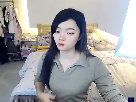 Snapshot of Shaurk chatting on 11.28.25 Shaurk online show from 11.28.25