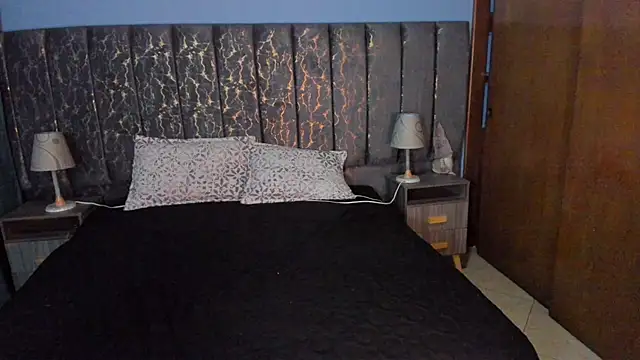 Atenea Velle online show from 12.22.25