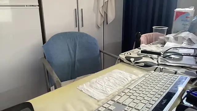 Snapshot of coach-karl chatting on 10.09.25 coach-karl online show from 10.09.25