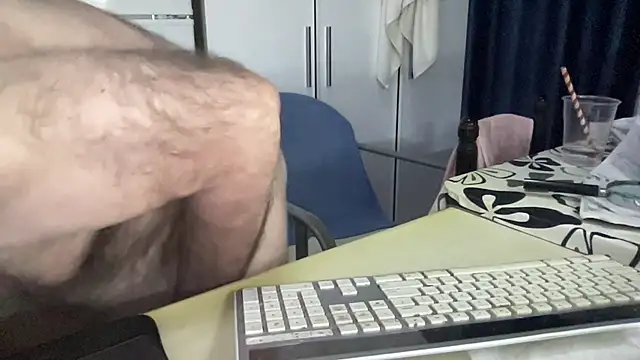 Snapshot of coach-karl chatting on 10.09.25 coach-karl online show from 10.09.25