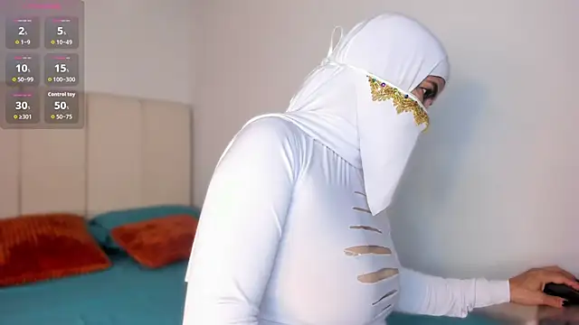 Hannaa Dolly online show from 11.13.25