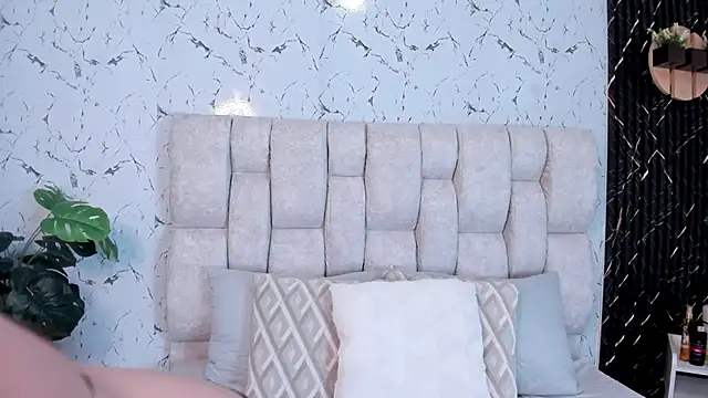 Snapshot of MadisonnLee chatting on 11.12.25 MadisonnLee online show from 11.12.25