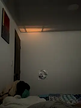 Snapshot of lucyrain_18 chatting on 11.16.25 lucyrain 18 online show from 11.16.25