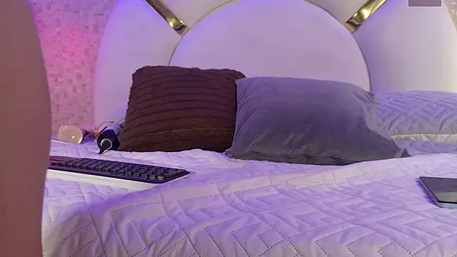 Caroline palmerr online show from 11.16.25