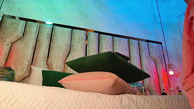 Caroline palmerr online show from 12.14.25