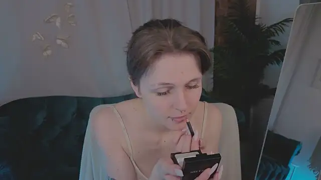 Shy Vivi online show from 04.15.26