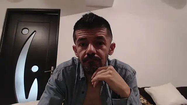 Snapshot of Dale_E chatting on 11.15.25 Dale E online show from 11.15.25