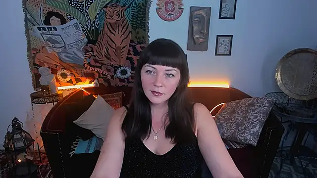 Snapshot of RosaliReed chatting on 11.14.25 RosaliReed online show from 11.14.25