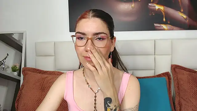 AriLumi online show from 11.25.25