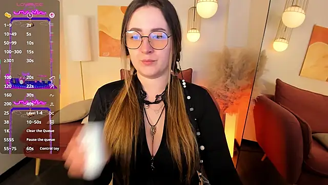 EmmaBloomm online show from 12.18.25