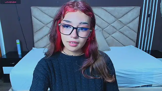 Snapshot of Laracooper_ chatting on 11.17.25 Laracooper online show from 11.17.25